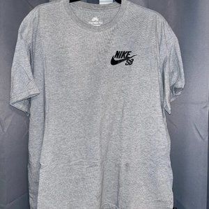 Nike SB Grey T-Shirt Men's Size Large